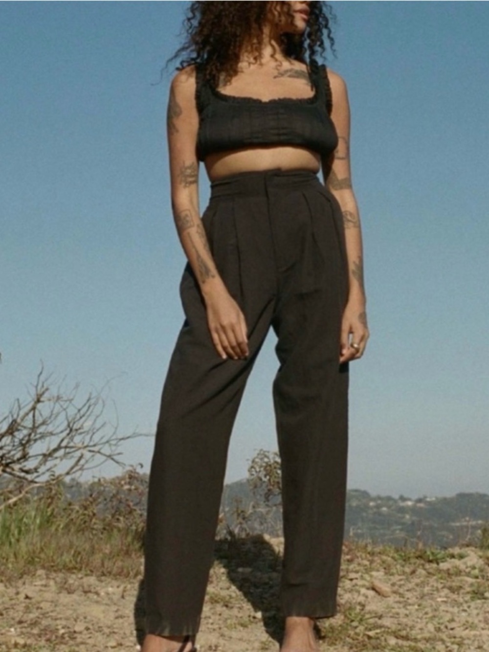 Doen Black High-Waist Pleated Trousers